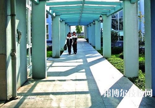 寧波經(jīng)貿(mào)學校2020年學費、收費多少