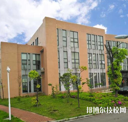 重慶建峰工業(yè)集團有限公司技工學校網(wǎng)站網(wǎng)址