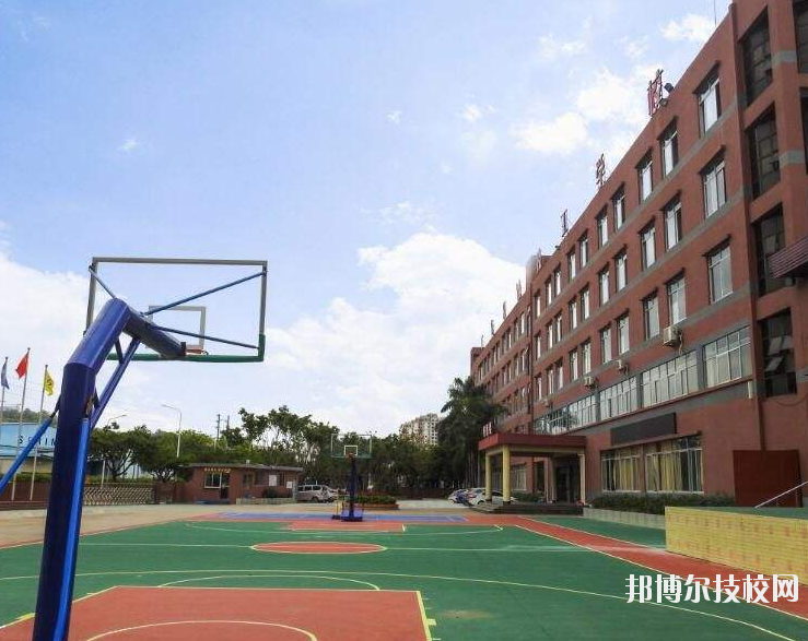 重慶青山工業(yè)技工學校網(wǎng)站網(wǎng)址