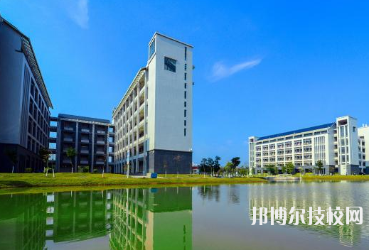 河源衛(wèi)生學(xué)校2020年報名條件、招生要求、招生對象