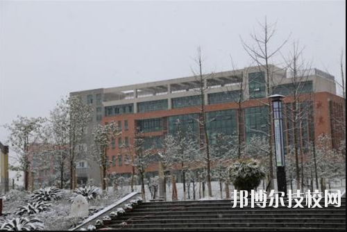 重慶榮昌職業(yè)教育中心2020年報(bào)名條件、招生要求、招生對(duì)象