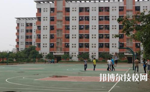 重慶大足職業(yè)教育中心2020年報(bào)名條件、招生要求、招生對(duì)象
