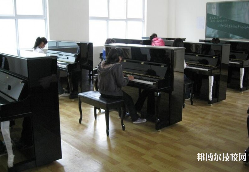 六盤水鐘山區(qū)職業(yè)技術學校2020年招生辦聯(lián)系電話