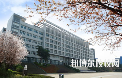重慶三峽衛(wèi)生學(xué)校2020年報(bào)名條件、招生要求、招生對象