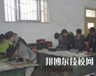 重慶綦江職業(yè)技術(shù)學校2020年招生辦聯(lián)系電話