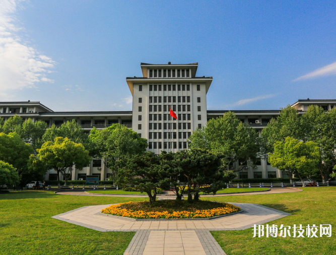 重慶旅游學(xué)校建勝分校2020年報(bào)名條件、招生要、招生對(duì)象求