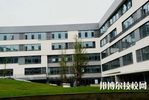 安龍職業(yè)技術(shù)學(xué)校2020年報(bào)名條件、招生要求、招生對(duì)象