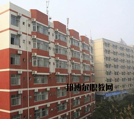 重慶機電工業(yè)學(xué)校2020年報名條件、招生要求、招生對象