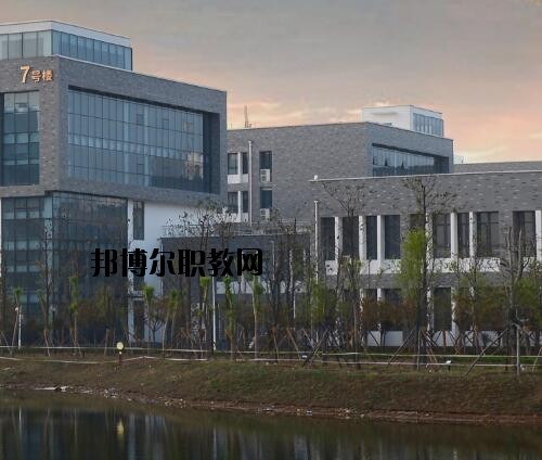 鄭州信息技術(shù)學(xué)校怎么樣、好不好