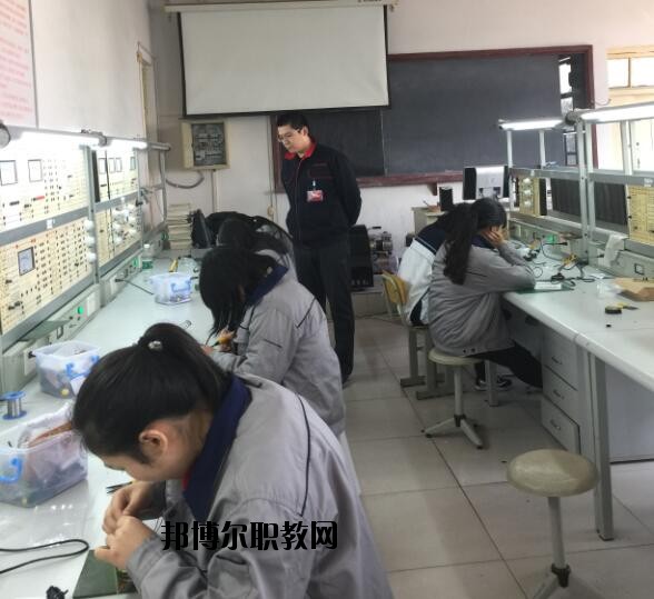 石家莊機(jī)械技工學(xué)校2020年報(bào)名條件、招生要求、招生對(duì)象