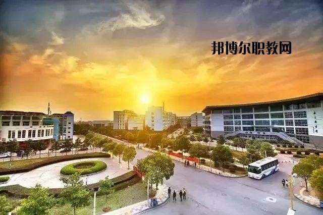 英山草盤職業(yè)中學怎么樣、好不好