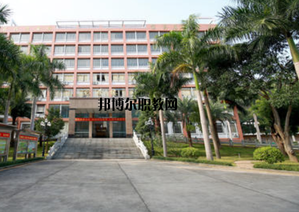重慶華陽(yáng)技工學(xué)校2020年報(bào)名條件、招生要求、招生對(duì)象