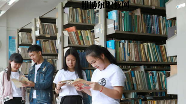 廣西二輕工業(yè)管理學(xué)校2020年報(bào)名條件、招生要求、招生對(duì)象 
