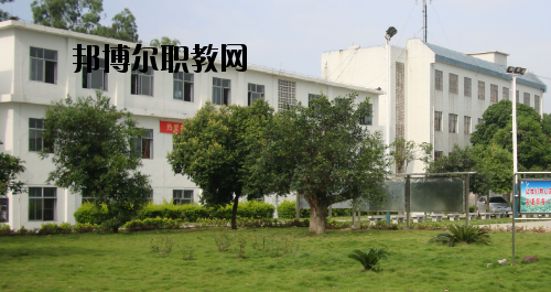 合山職業(yè)技術(shù)學(xué)校2020年報名條件、招生要求、招生對象
