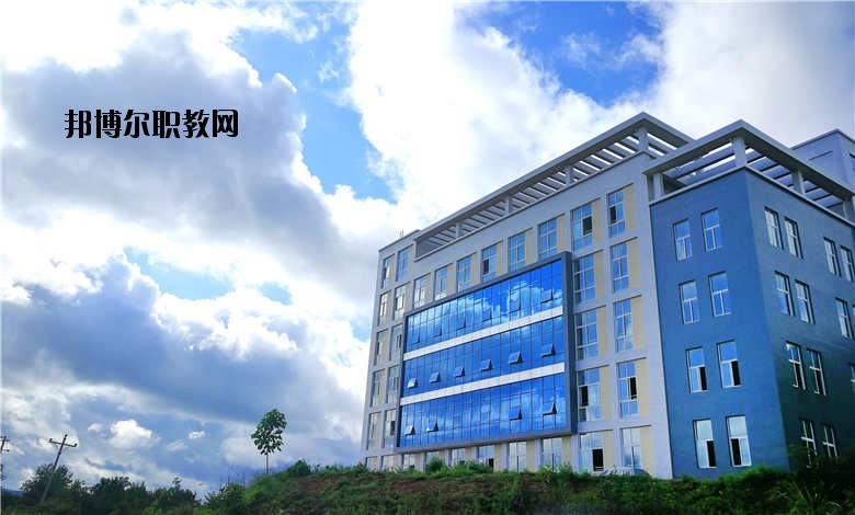 四川省南充衛(wèi)生學(xué)校2020年報(bào)名條件、招生要求、招生對象