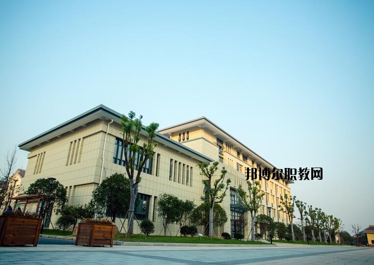 龍游縣職業(yè)技術(shù)學(xué)校2020年報(bào)名條件、招生要求、招生對(duì)象
