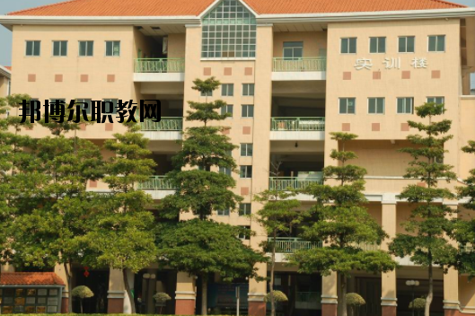 東莞商業(yè)學(xué)校2020年報(bào)名條件、招生要求、招生對(duì)象