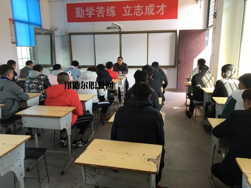 銅鼓縣職業(yè)中專學(xué)校2020年報(bào)名條件、招生要求、招生對象