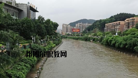 貴陽(yáng)長(zhǎng)征職業(yè)技術(shù)學(xué)校2020年報(bào)名條件、招生要求、招生對(duì)象