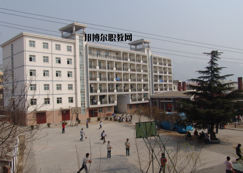 鄭州工業(yè)貿(mào)易學(xué)校2021年招生辦聯(lián)系電話(huà)