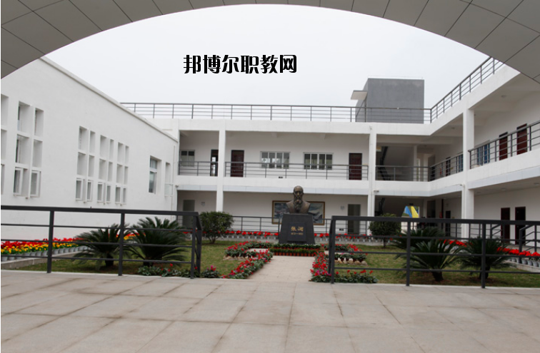南充技師學(xué)院2020年報名條件、招生要求、招生對象