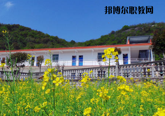 景德鎮(zhèn)傳統(tǒng)文化職業(yè)學(xué)校2020年報(bào)名條件、招生要求、招生對(duì)象