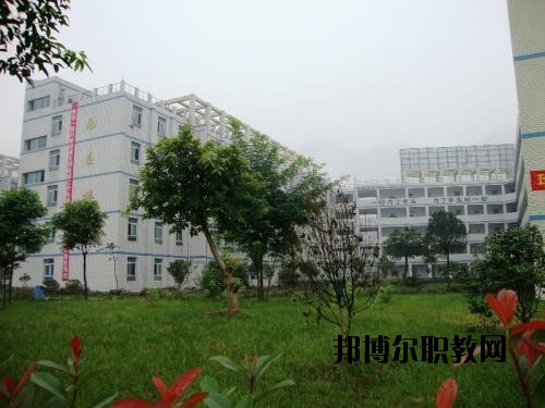 四川筠連職業(yè)技術(shù)學(xué)校2020年報(bào)名條件、招生要求、招生對(duì)象