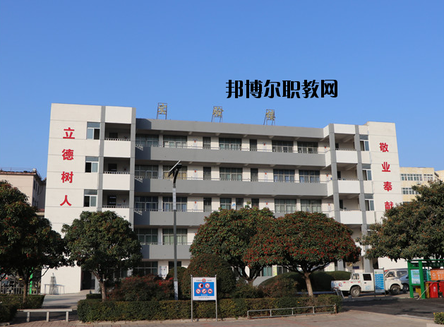 平頂山工業(yè)學(xué)校2021年報(bào)名條件、招生要求、招生對(duì)象