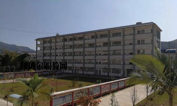 瀾滄縣職業(yè)高級中學2020年學費、收費多少