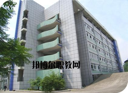東興區(qū)東方科技職業(yè)技術學校2020年報名條件、招生要求、招生對象