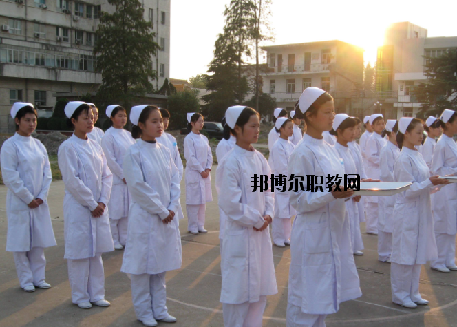 宜昌衛(wèi)生學(xué)校2020年報名條件、招生要求、招生對象
