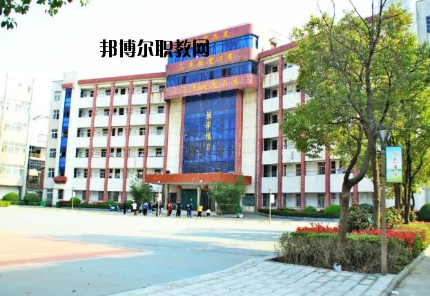 孝感工業(yè)學(xué)校2020年報名條件、招生要求、招生對象