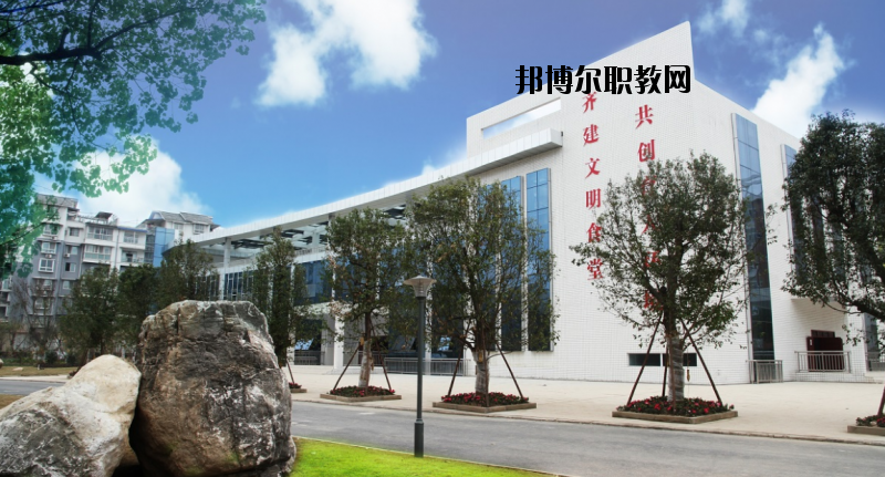 四川服裝藝術(shù)學(xué)校2020年報(bào)名條件、招生要求、招生對象