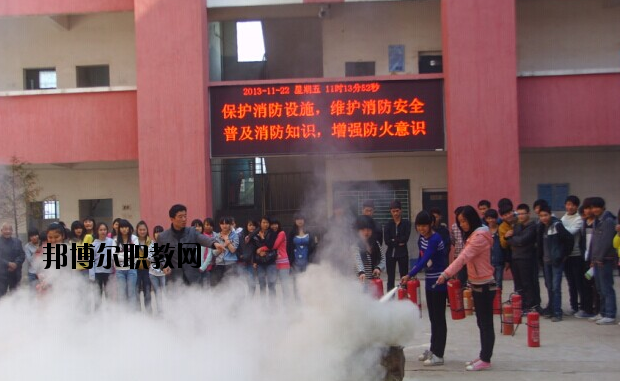 當(dāng)同學(xué)們對(duì)一所學(xué)校感興趣的時(shí)候，一般會(huì)通過(guò)怎樣的方式來(lái)了解這所學(xué)校的相關(guān)信息呢?相信很多的同學(xué)都會(huì)選擇通過(guò)上網(wǎng)查詢的方式來(lái)對(duì)學(xué)校信息進(jìn)行了解，可是有的時(shí)候網(wǎng)上有的學(xué)校信息并不全面，一些招生信息同學(xué)們只能通過(guò)撥打?qū)W校招生電話進(jìn)行了解。  上饒中等職業(yè)學(xué)校招生電話：0793-8629088  上饒中等職業(yè)學(xué)校郵箱：srdzgy@jxedu.gov.cn  上饒中等職業(yè)學(xué)校簡(jiǎn)介 上饒中等職業(yè)學(xué)校創(chuàng)辦于1998年，是經(jīng)市教育局98[131]號(hào)文件和省教[2000]018號(hào)文件批準(zhǔn)的全日制職業(yè)中專(zhuān)學(xué)?！，F(xiàn)有專(zhuān)業(yè)十個(gè)，在籍學(xué)生1200余人，專(zhuān)職教師60多名，學(xué)校秉承“勤學(xué)、奮進(jìn)、友愛(ài)、創(chuàng)新”的校訓(xùn)，以教學(xué)管理嚴(yán)格，封閉式軍事化管理為特色。全體員工克盡職守，愛(ài)崗敬業(yè)，用心工作，真心服務(wù)。十五年來(lái)培育了數(shù)8000余名技術(shù)人才，受到市委、市政府和用人單位的充分肯定。  上饒中等職業(yè)學(xué)校就業(yè)優(yōu)勢(shì) 學(xué)校畢業(yè)的學(xué)生都通過(guò)學(xué)校一系列的考核，有過(guò)硬的動(dòng)手能力和理論知識(shí)，能確保各專(zhuān)業(yè)的畢業(yè)生基本上專(zhuān)業(yè)對(duì)口的就業(yè)上崗，并受到用人單位一致好證，畢業(yè)業(yè)供不應(yīng)求。就業(yè)率一真位居全市前列，被省教育廳授予“江西省中等職業(yè)學(xué)校就業(yè)先進(jìn)單位”。  小編總結(jié) 有的時(shí)候，網(wǎng)上有的只是關(guān)于學(xué)校的辦學(xué)條件介紹，而對(duì)于學(xué)校當(dāng)年招生政策的信息介紹卻不多。因此，小編建議，為了同學(xué)們可以更順利地報(bào)考，接下來(lái)可以通過(guò)撥打招生電話的方式先對(duì)學(xué)校的招生政策做一個(gè)詳細(xì)的了解。