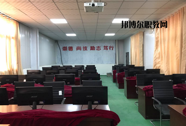 濮陽(yáng)第六技工學(xué)校2021年招生辦聯(lián)系電話(huà)