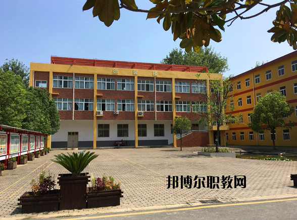 潁上信息工程學(xué)校2020年報名條件、招生要求、招生對象