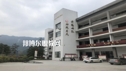 四川省巴中市職業(yè)中學(xué)2020年報名條件、招生要求、招生對象