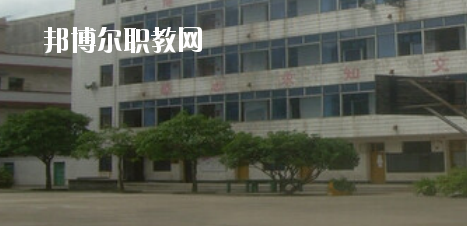 玉林市嶺南工業(yè)學校2020年報名條件、招生要求、招生對象