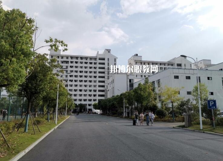 合肥經(jīng)貿(mào)旅游學(xué)校2020年報(bào)名條件、招生要求、招生對(duì)象