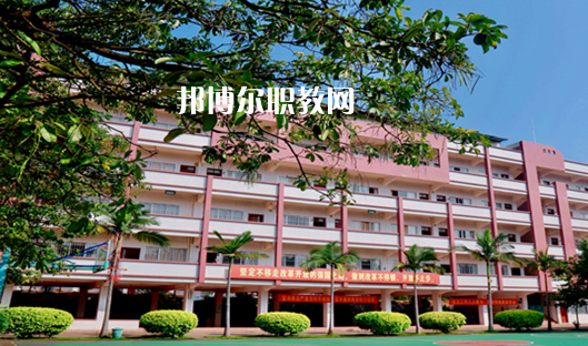 肇慶廣寧衛(wèi)生中等職業(yè)技術(shù)學(xué)校2021年報名條件、招生要求、招生對象