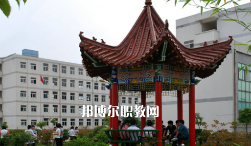 桐城中華職業(yè)學(xué)校2021年招生辦聯(lián)系電話(huà)