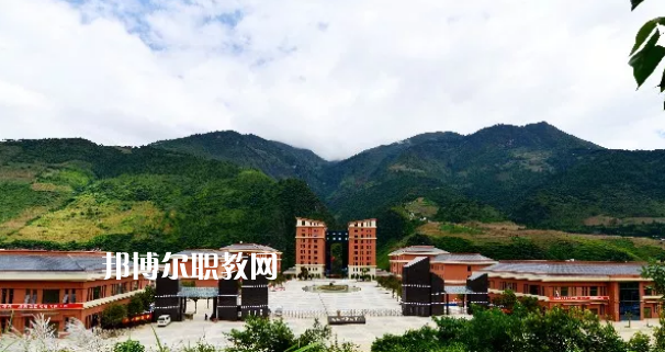 迪慶州民族中等專業(yè)學(xué)校2021年報(bào)名條件、招生要求、招生對(duì)象