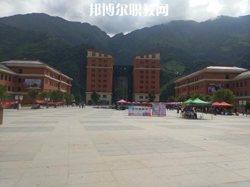 怒江州民族中等專業(yè)學校2021年報名條件、招生要求、招生對象