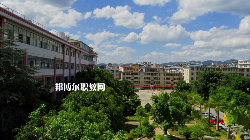 思茅衛(wèi)生學(xué)校2021年報(bào)名條件、招生要求、招生對(duì)象
