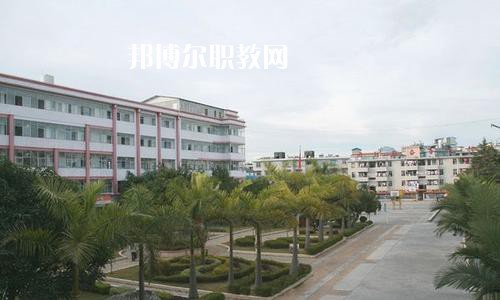 思茅衛(wèi)生學校2021學費、收費多少