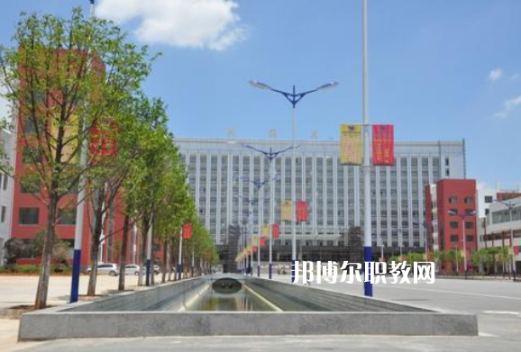 云南電子信息高級技工學(xué)校2021年報名條件、招生要求、招生對象