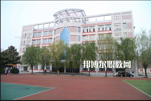 重慶輕工業(yè)技工學(xué)校2022年學(xué)費(fèi)、收費(fèi)多少 