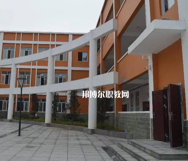 黔南州技工學(xué)校2022年報名條件、招生要求、招生對象