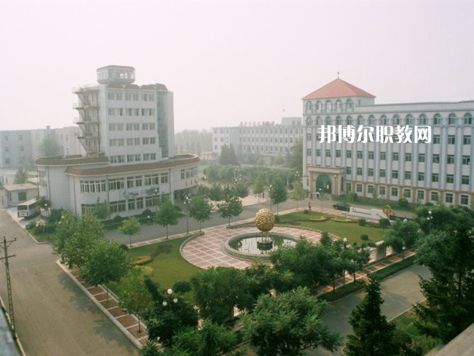 重慶五里店職業(yè)中學(xué)2022年學(xué)費(fèi)、收費(fèi)多少 