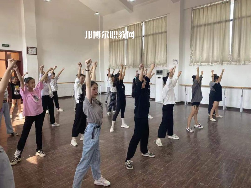 無錫文化藝術(shù)學(xué)校2022年報名條件、招生要求、招生對象